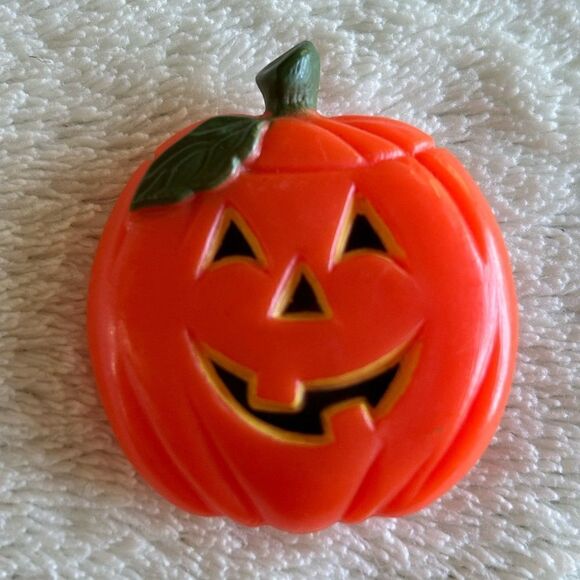 Vintage‎ Hallmark 1980’s Halloween Pumpkin Jack O Lantern Pin Brooch - Picture 1 of 5